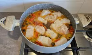 baccalà in padella con gli altri ingredienti