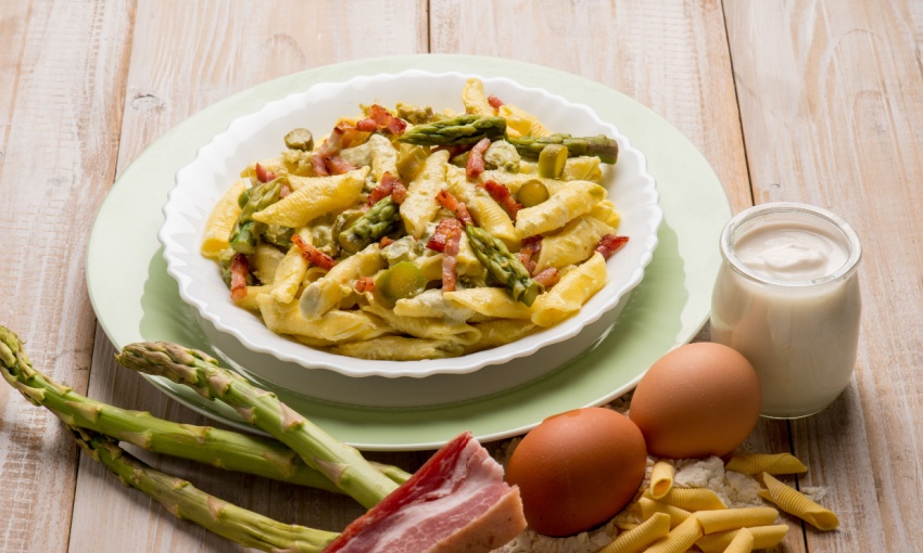 garganelli con asparagi e pancetta