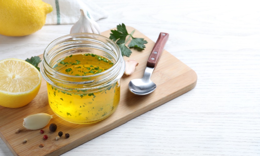 ingredienti per condire l'insalata